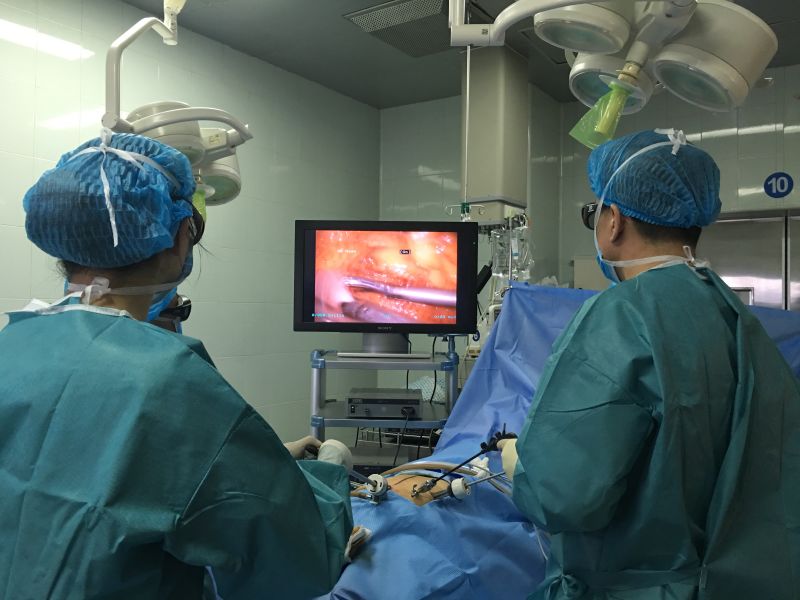 利用3D腹腔镜 烟台山医院完成省内首例无腹部切口直肠癌根治术