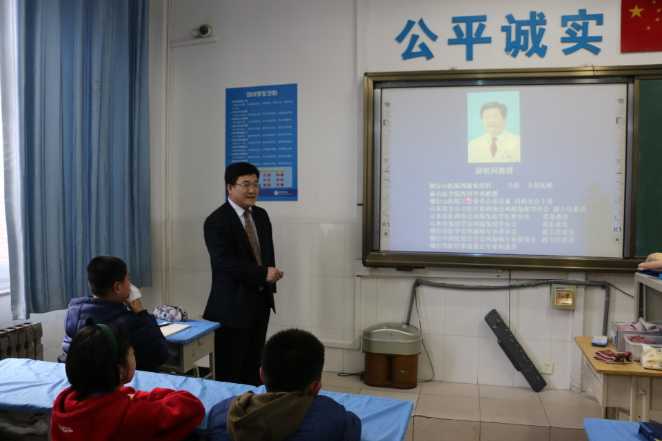 工会内科分会进校园开展急救知识安全教育讲座