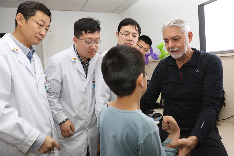 烟台山医院面向全国征集脊柱与四肢畸形儿，第七届“希望未来，相约助残”国际慈善公益活动启动