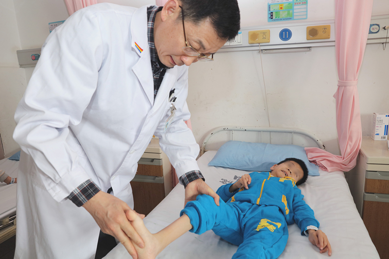 3月24日起，报名国际慈善公益活动的残疾儿童将接受术前筛查