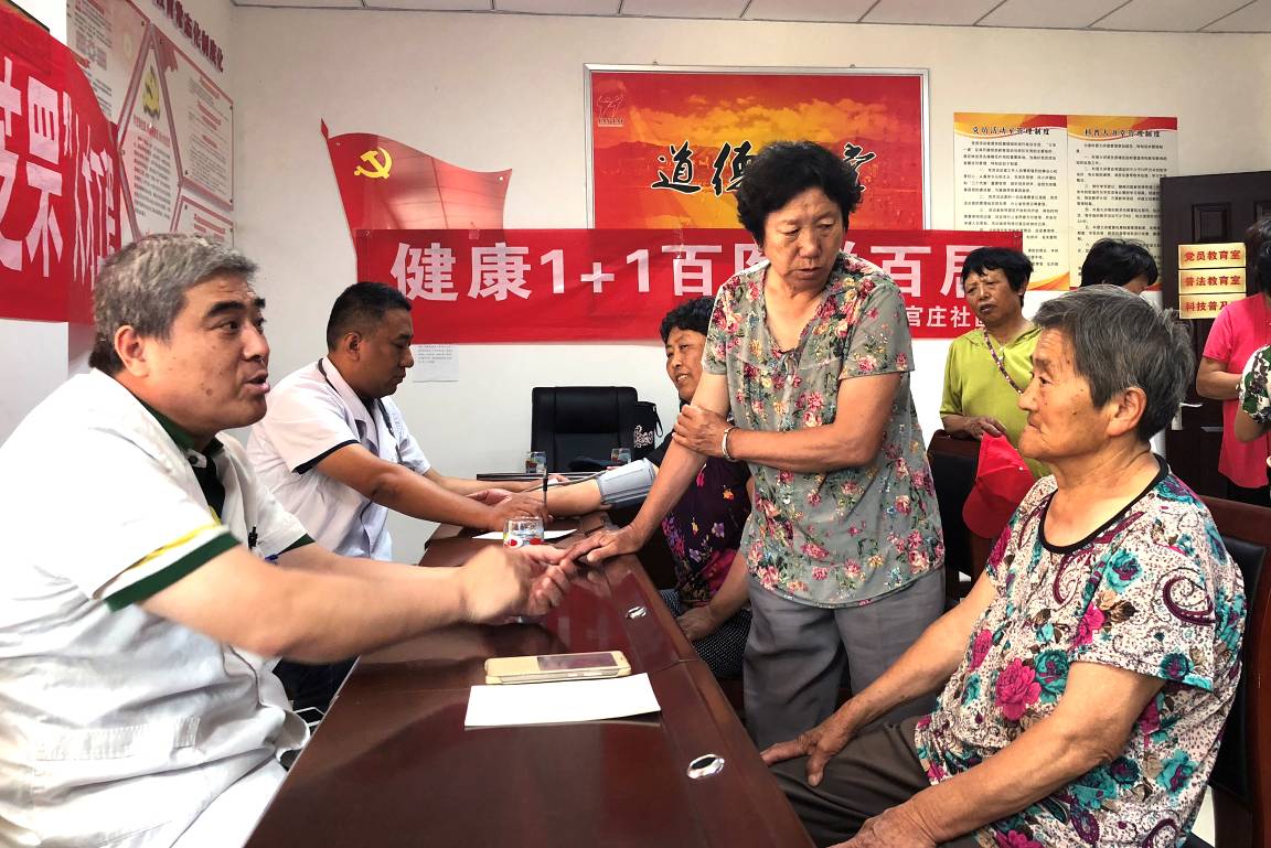 迎七一（二）：门诊党支部走进官庄社区举行义诊活动