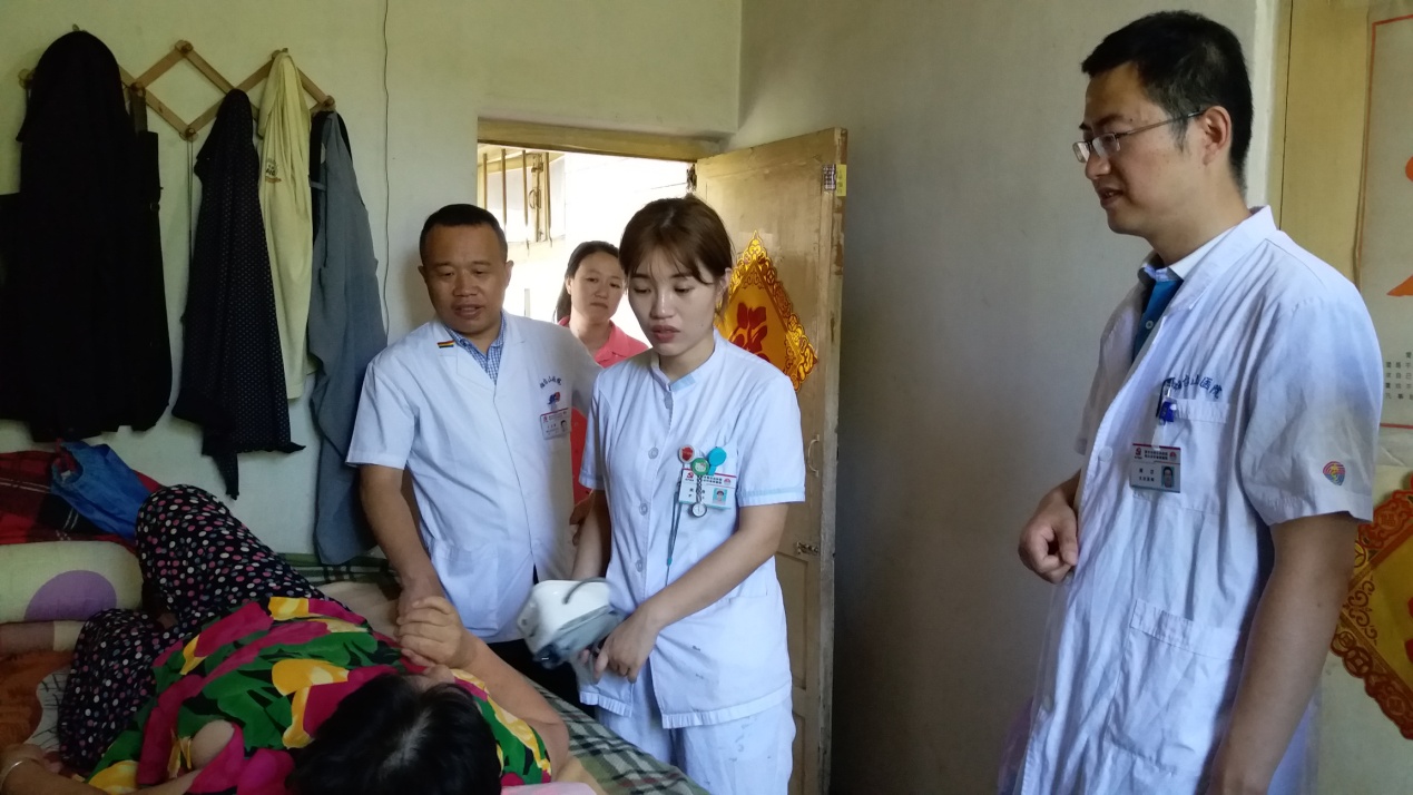 迎七一（三）：南院职业卫生党支部到华新社区开展送健康活动